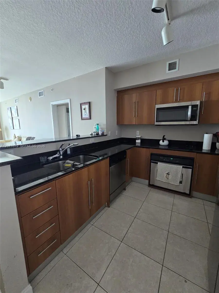 325 S Biscayne Blvd # 3115, Miami FL 33131