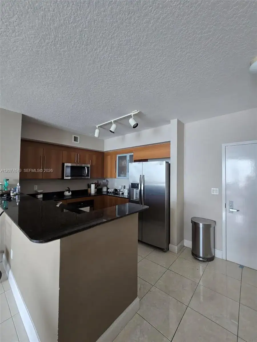 325 S Biscayne Blvd # 3115, Miami FL 33131 photo 4