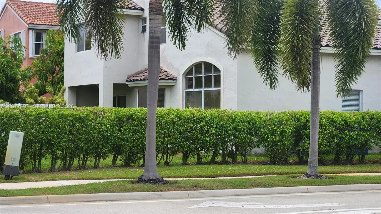 1055 NW 187th Ave, Pembroke Pines FL 33029 photo 2