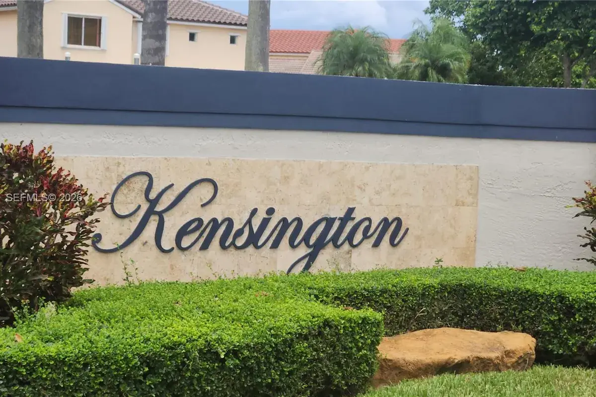 1055 NW 187th Ave, Pembroke Pines FL 33029