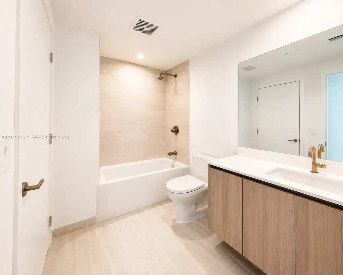 77 SE 5th St # 1903, Miami FL 33131 photo 4