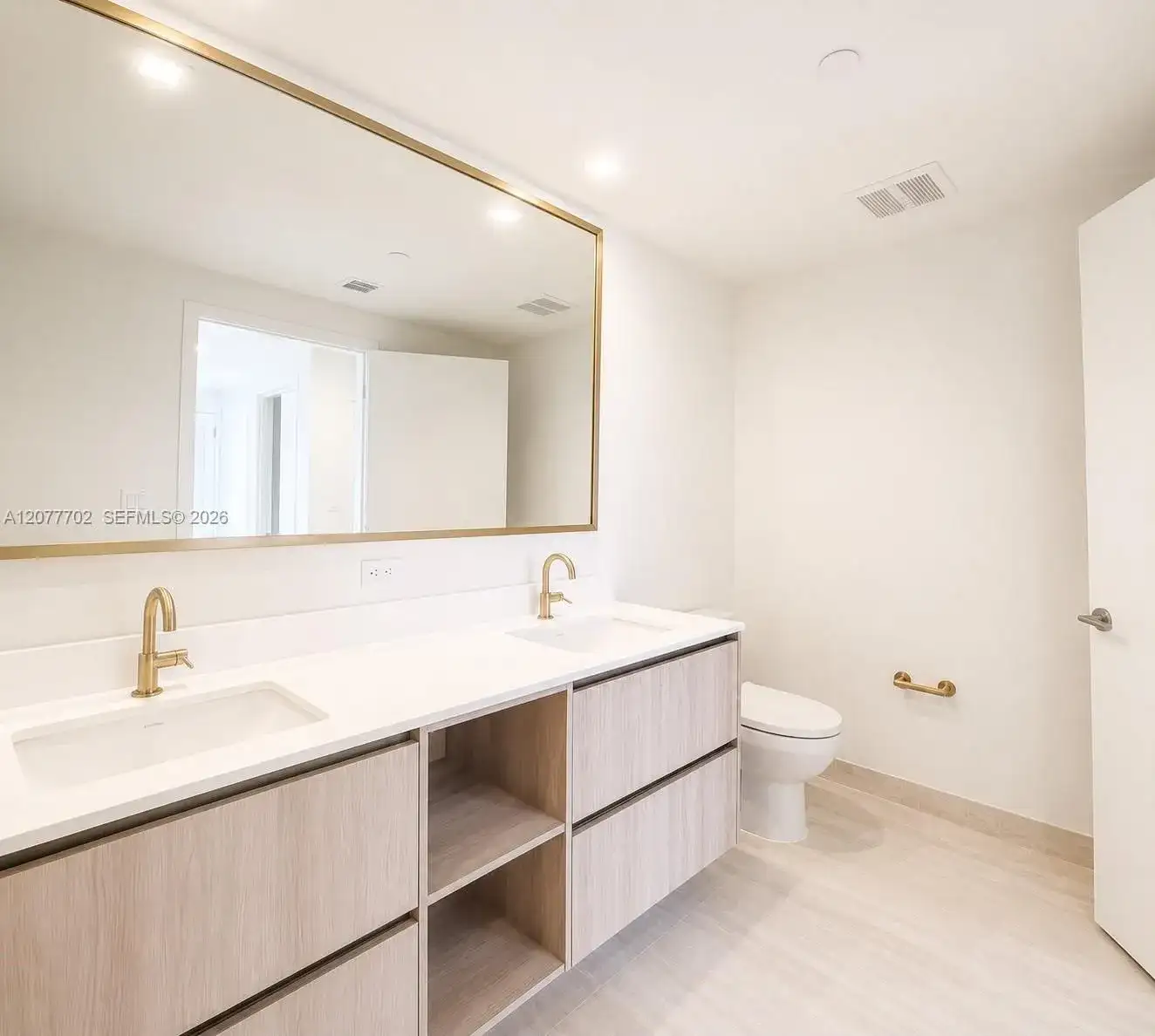 77 SE 5th St # 1903, Miami FL 33131 photo 5