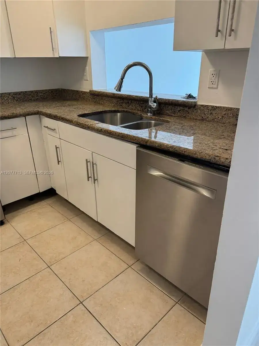 488 NW 165th St Rd # 412, Miami FL 33169 photo 4