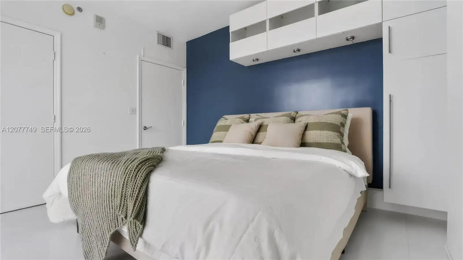 1200 Brickell Bay Dr # 4324, Miami FL 33131 photo 2