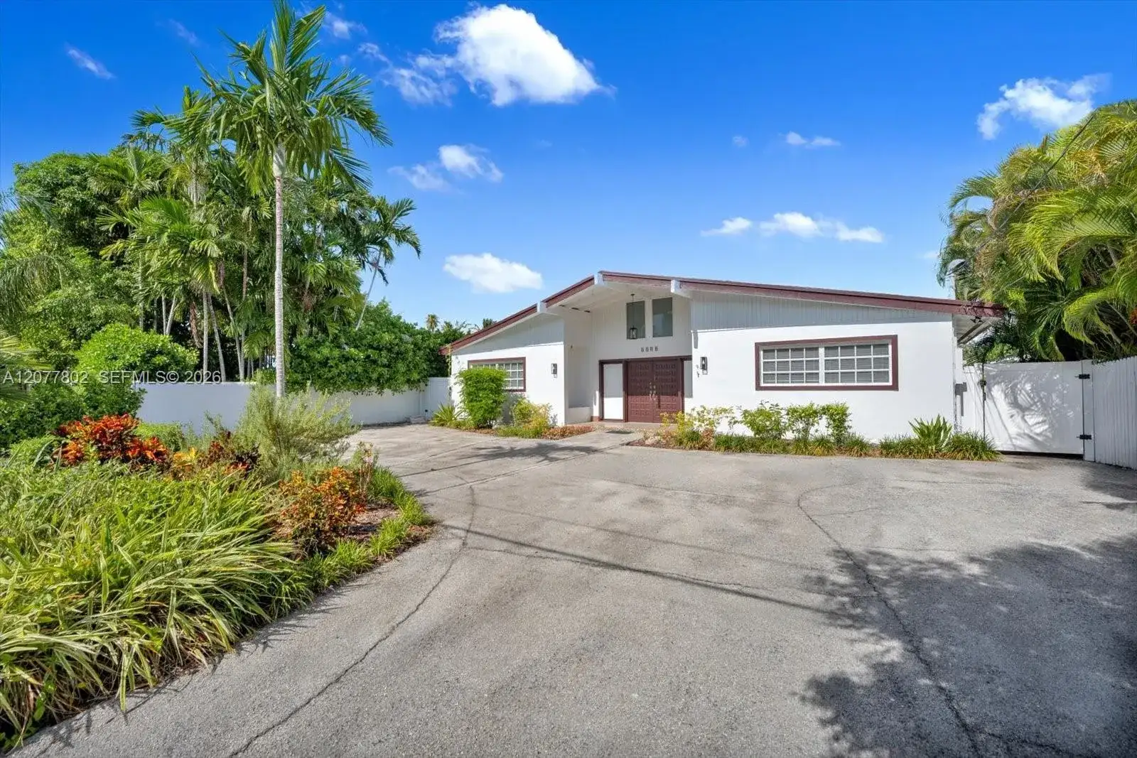 4560 Prairie Ave, Miami Beach FL 33140 photo 2