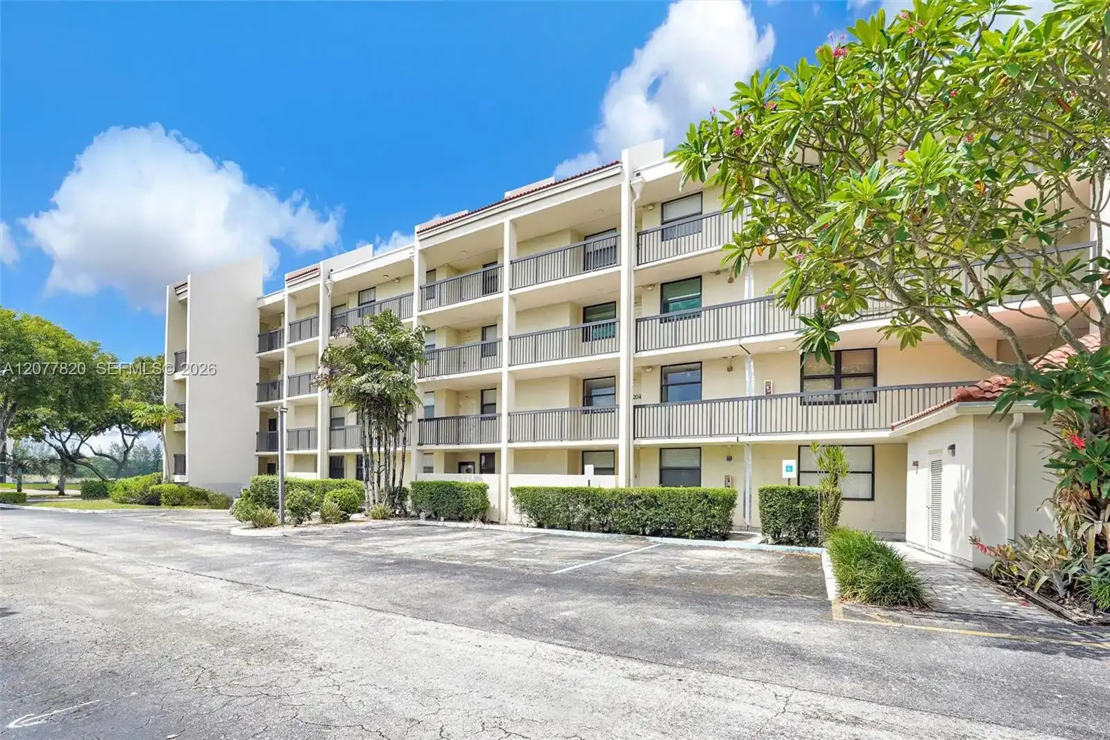 117 Lake Emerald Dr # 204, Oakland Park FL 33309