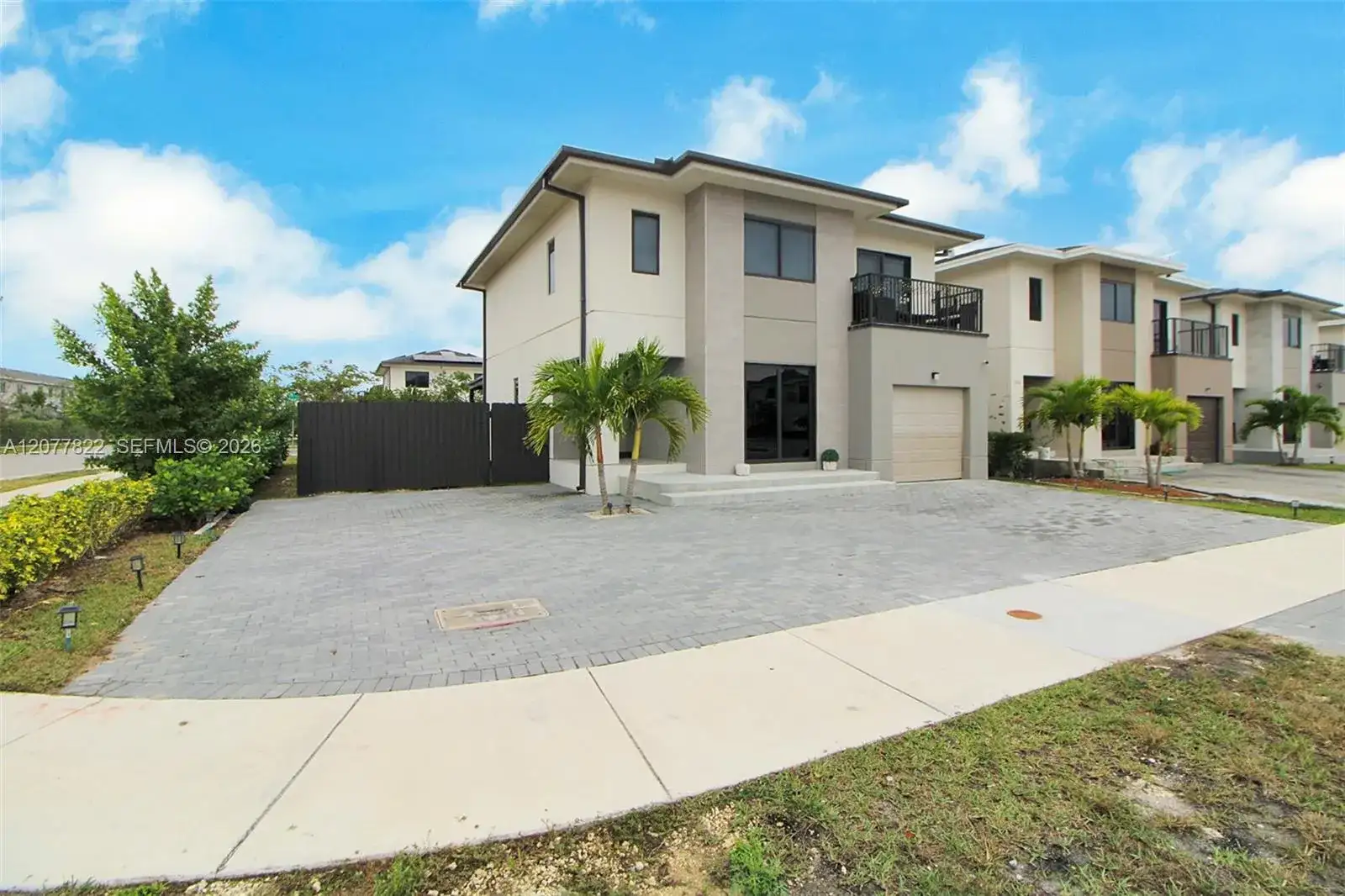 320 NW 13th Ct, Florida City FL 33034 photo 2