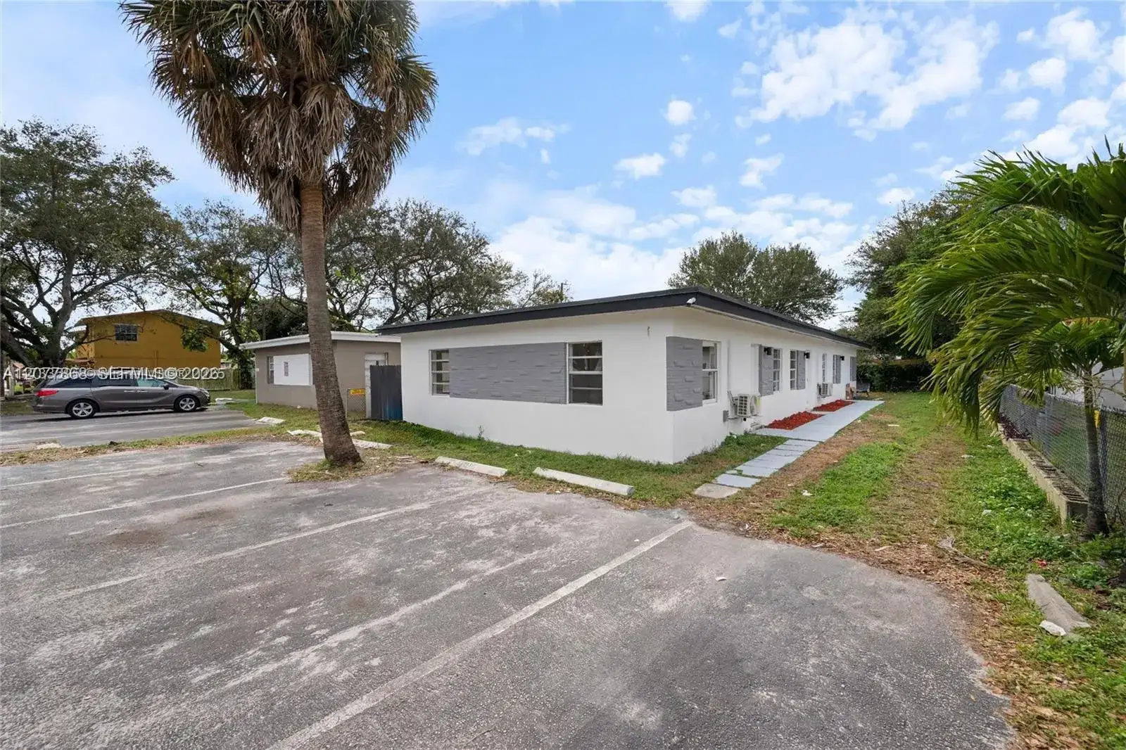 417 NW 15th Ave, Fort Lauderdale FL 33311 photo 2