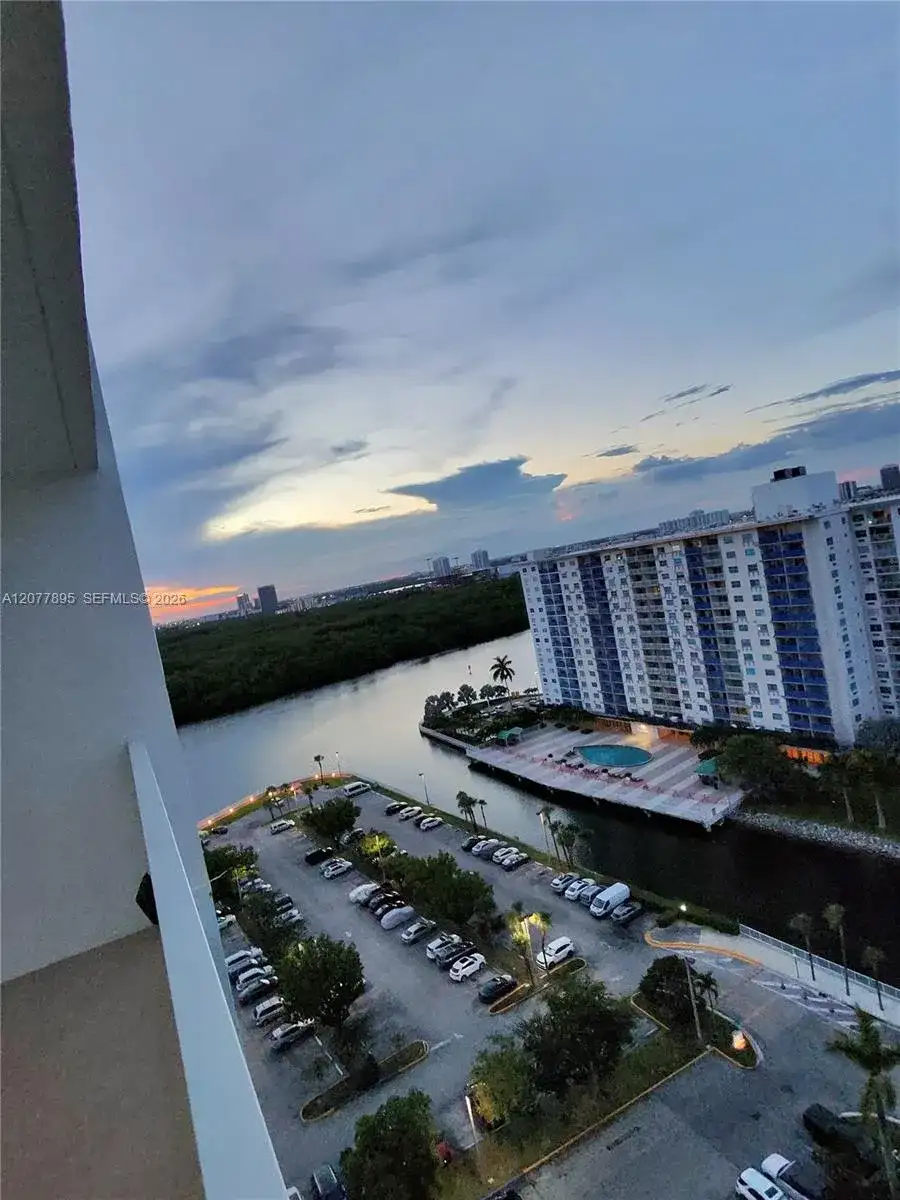 500 Bayview Dr # 1723, Sunny Isles Beach FL 33160 photo 2