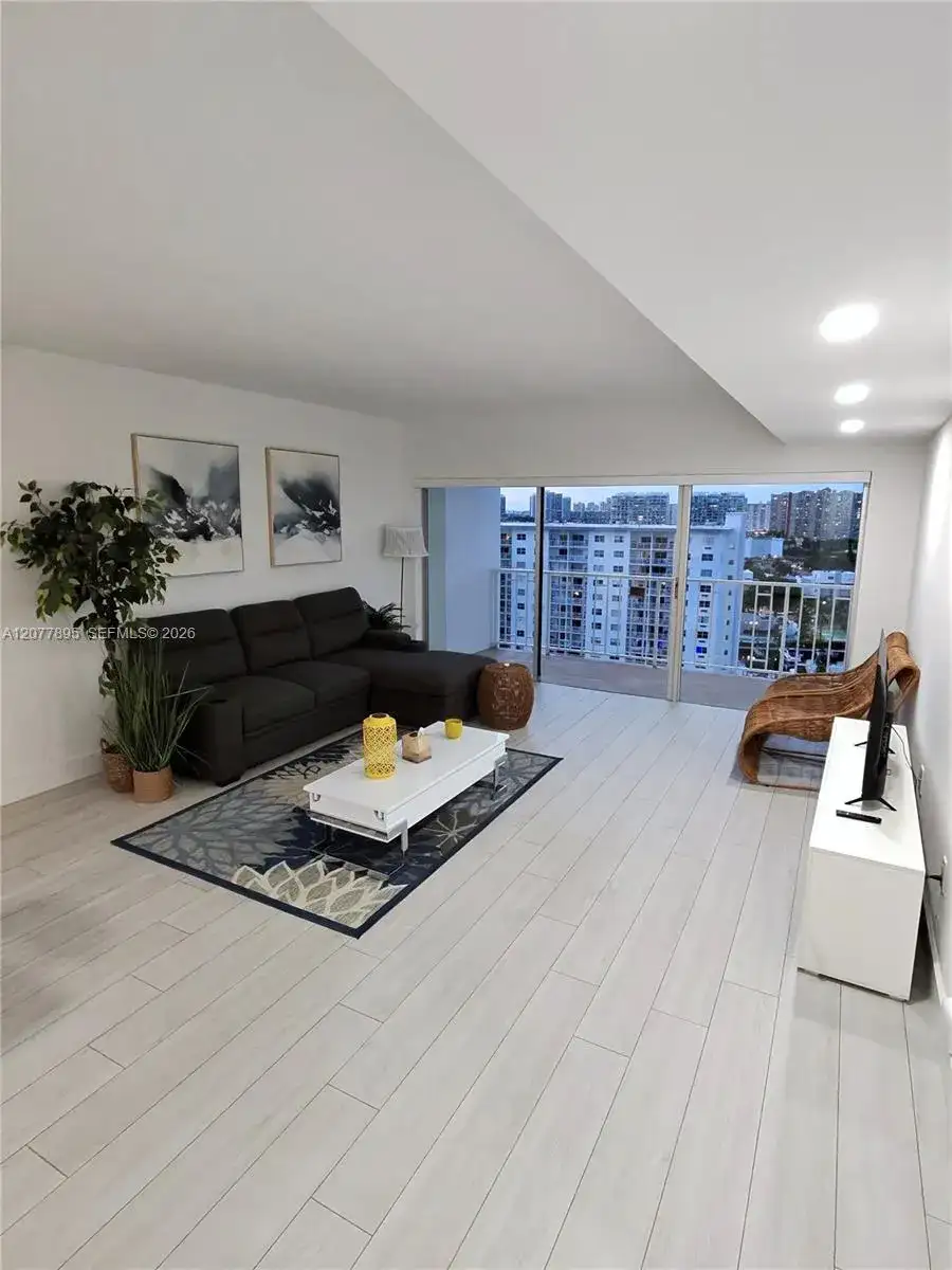 500 Bayview Dr # 1723, Sunny Isles Beach FL 33160 photo 3