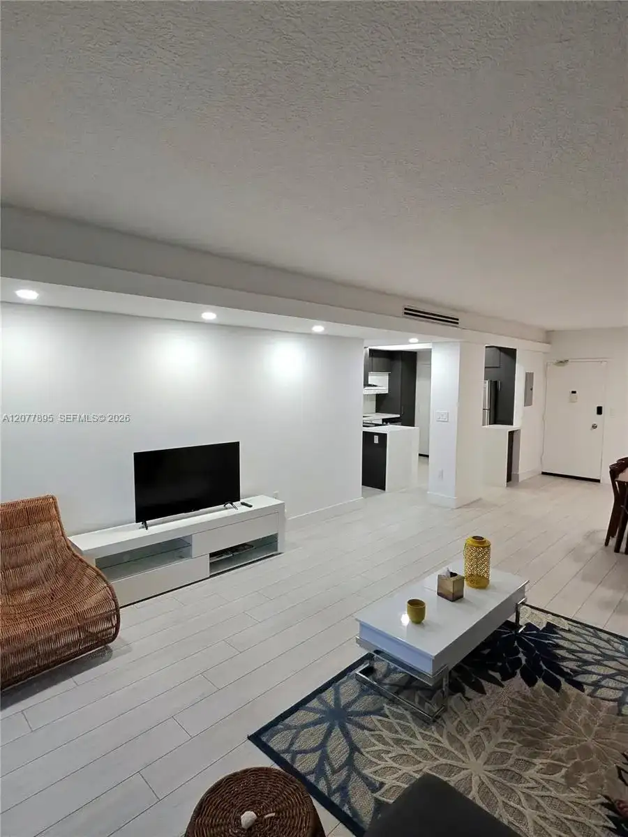 500 Bayview Dr # 1723, Sunny Isles Beach FL 33160 photo 4