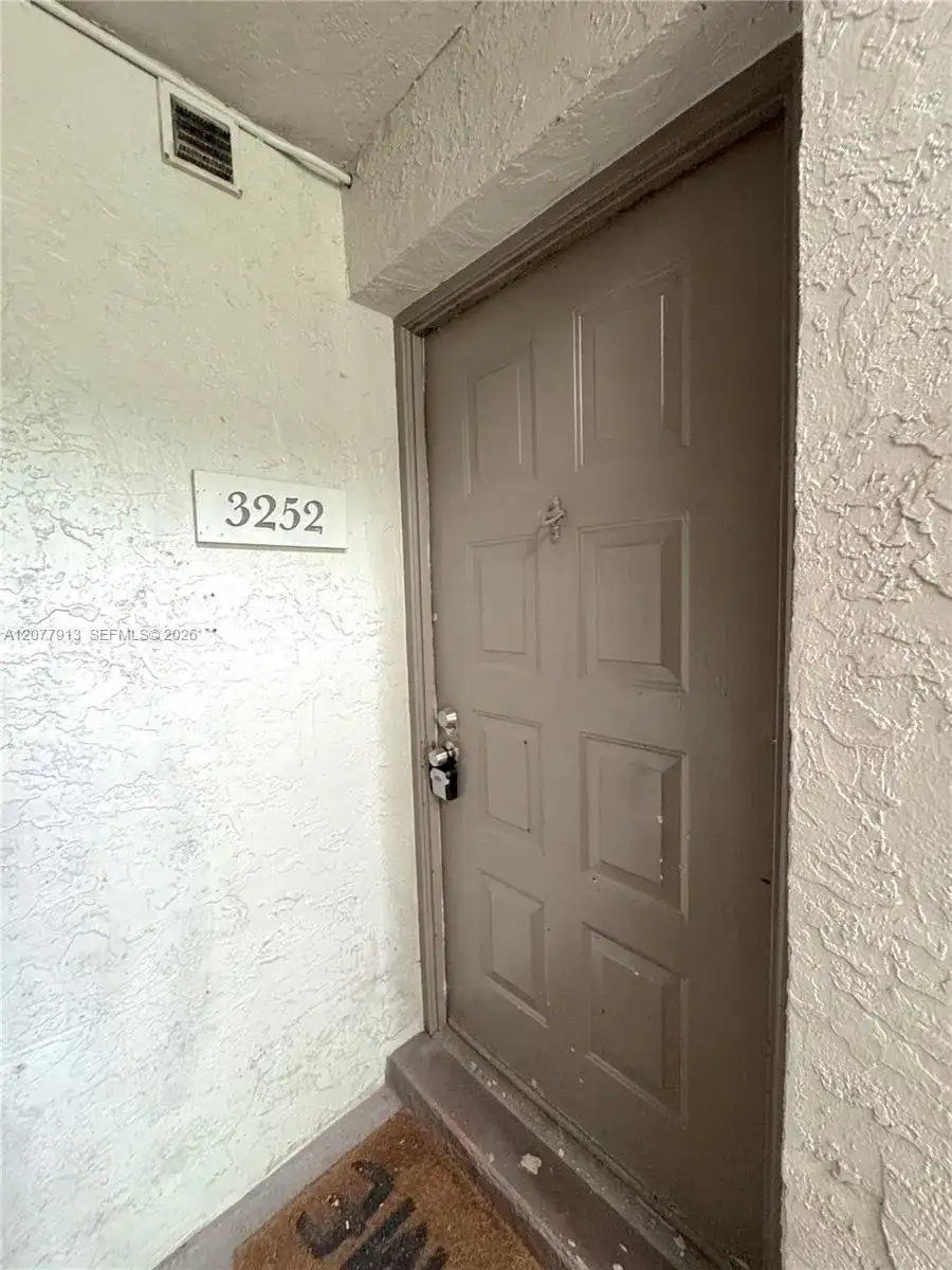 3252 Coral Lake Ln # 3252, Coral Springs FL 33065 photo 2