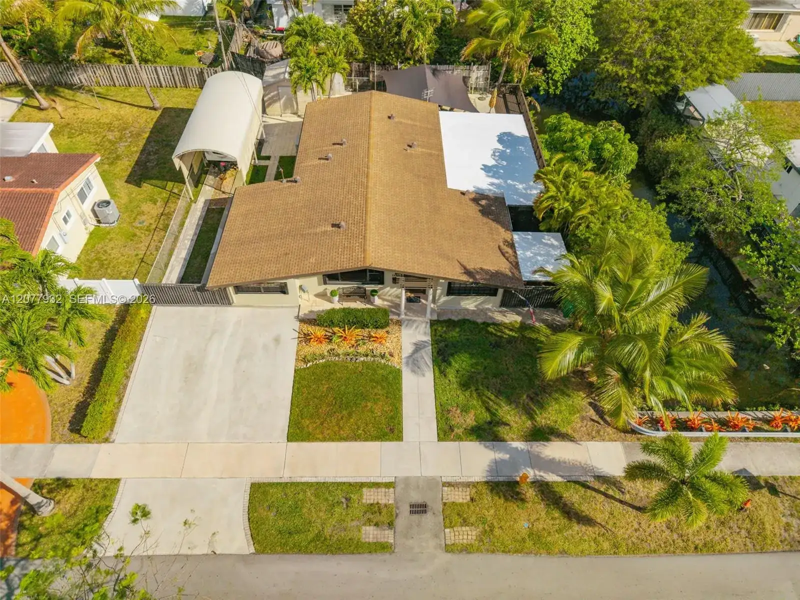 2485 NE 214th St, Miami FL 33180 photo 2