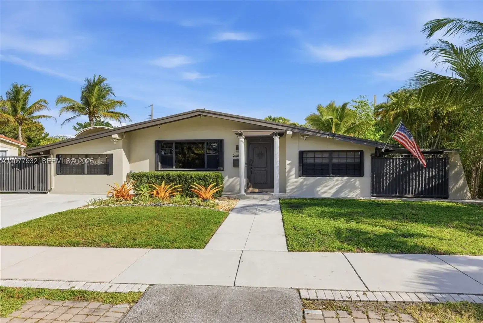 2485 NE 214th St, Miami FL 33180 photo 3