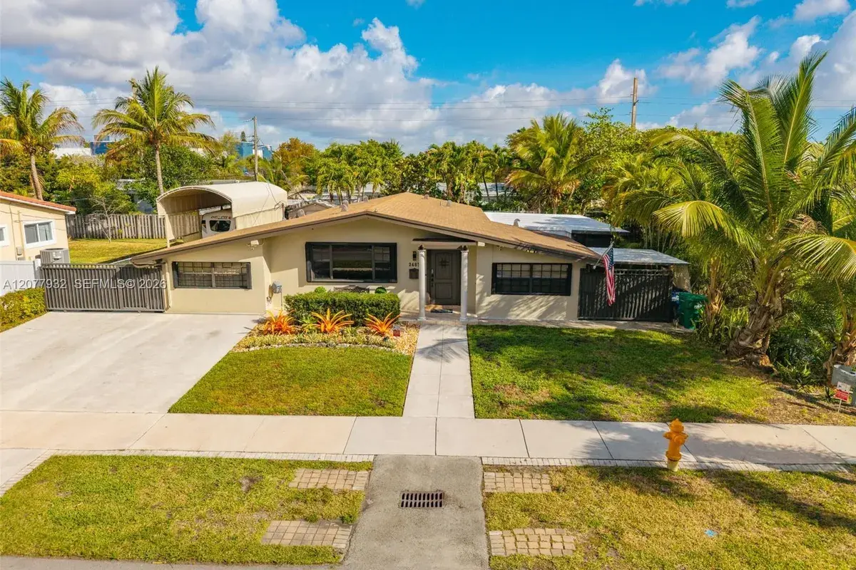 2485 NE 214th St, Miami FL 33180