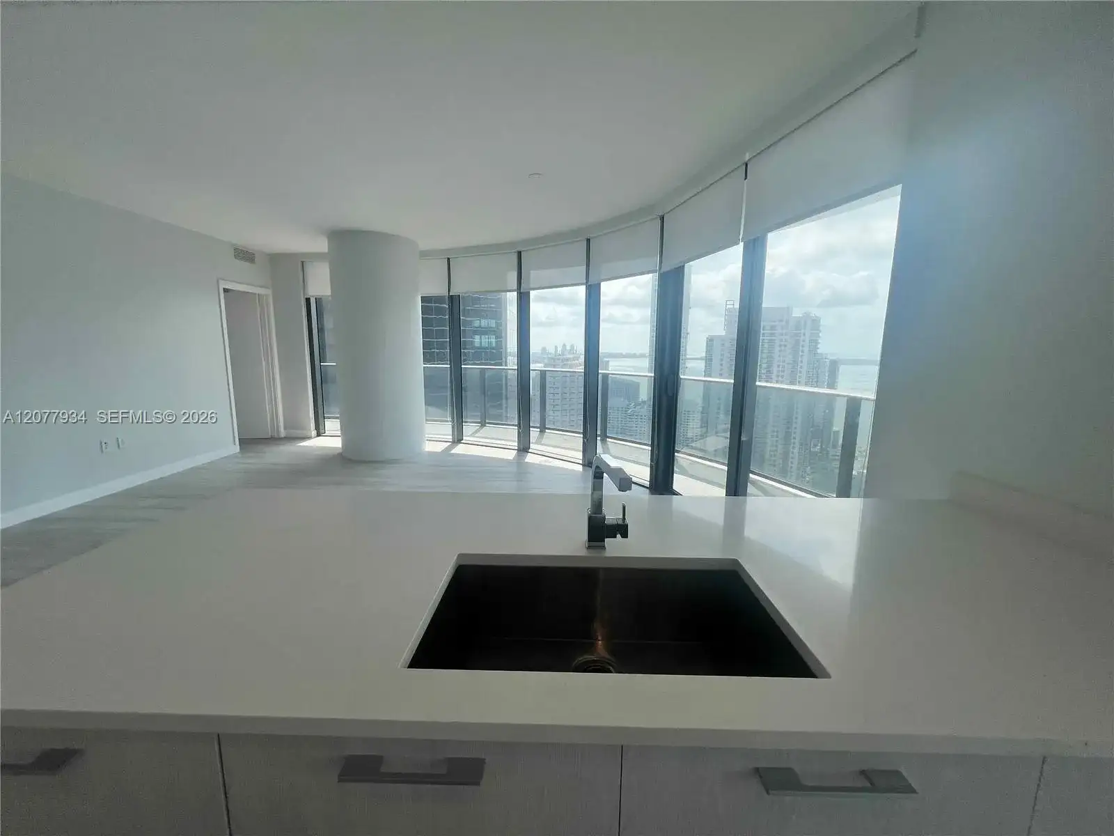 45 SW 9th St # 3703, Miami FL 33130 photo 2