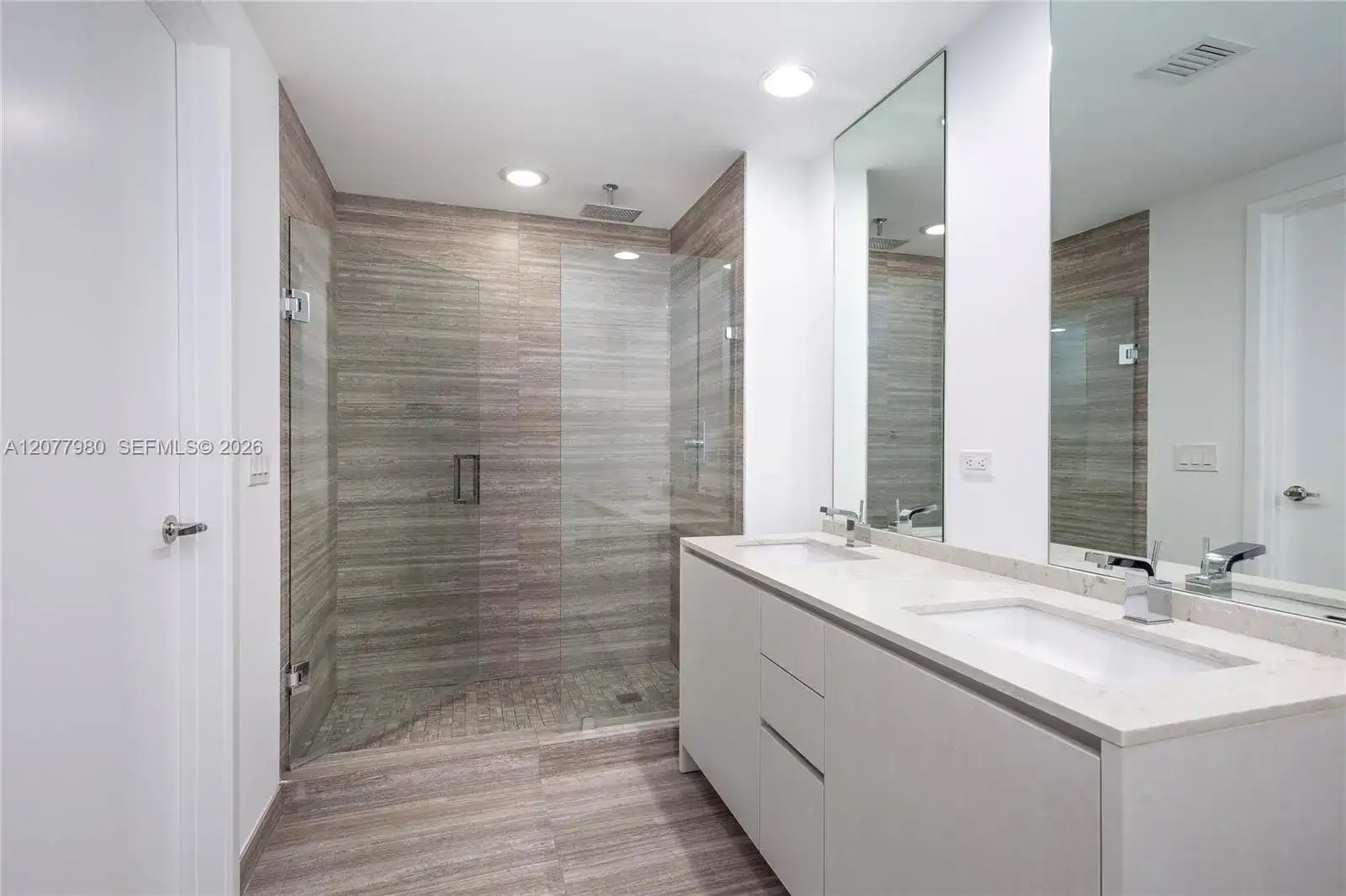 1010 Brickell Ave # 1402, Miami FL 33131 photo 3