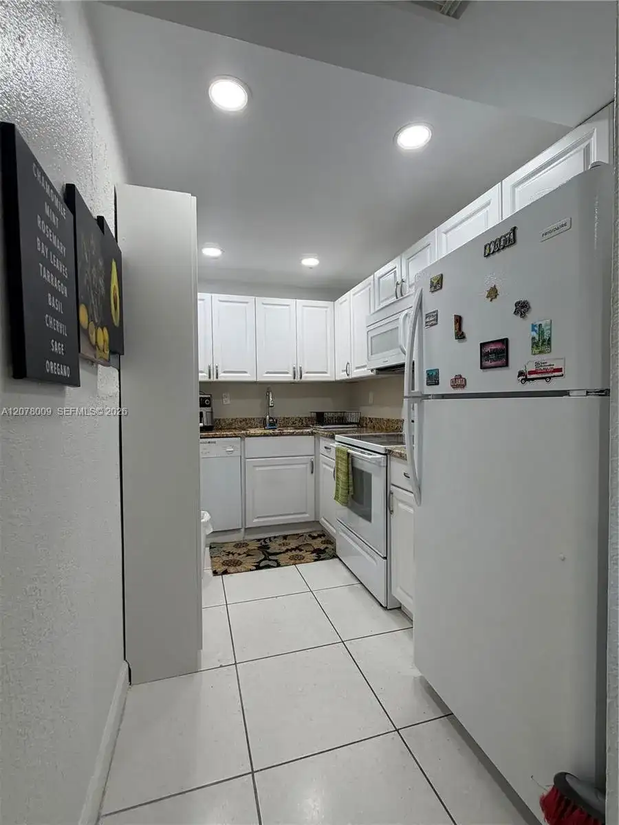 17530 NW 68th Ave # C1005, Hialeah FL 33015 photo 2