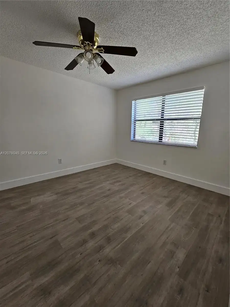 6580 W 27th Ct # 24, Hialeah FL 33016 photo 2