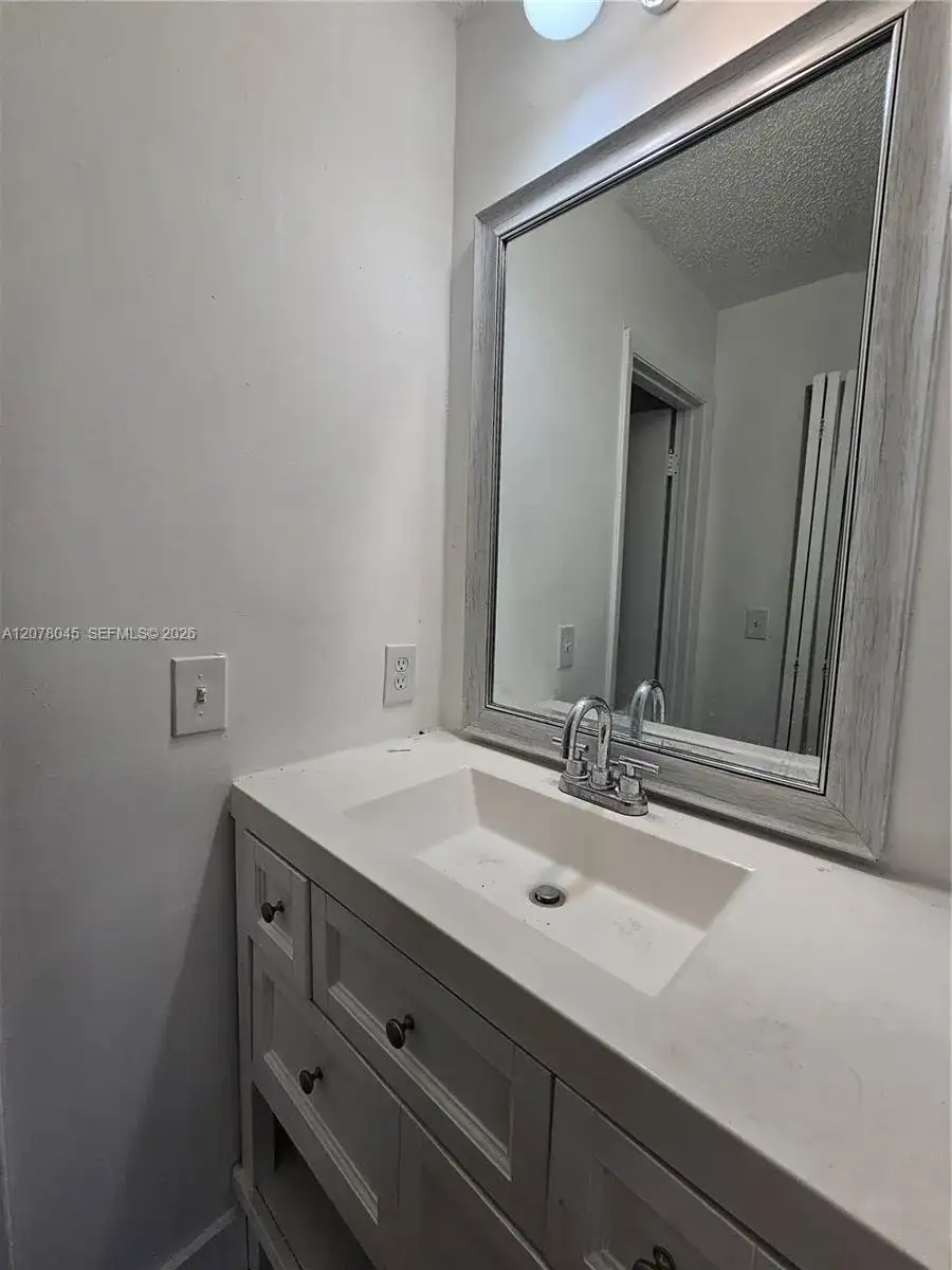 6580 W 27th Ct # 24, Hialeah FL 33016 photo 3