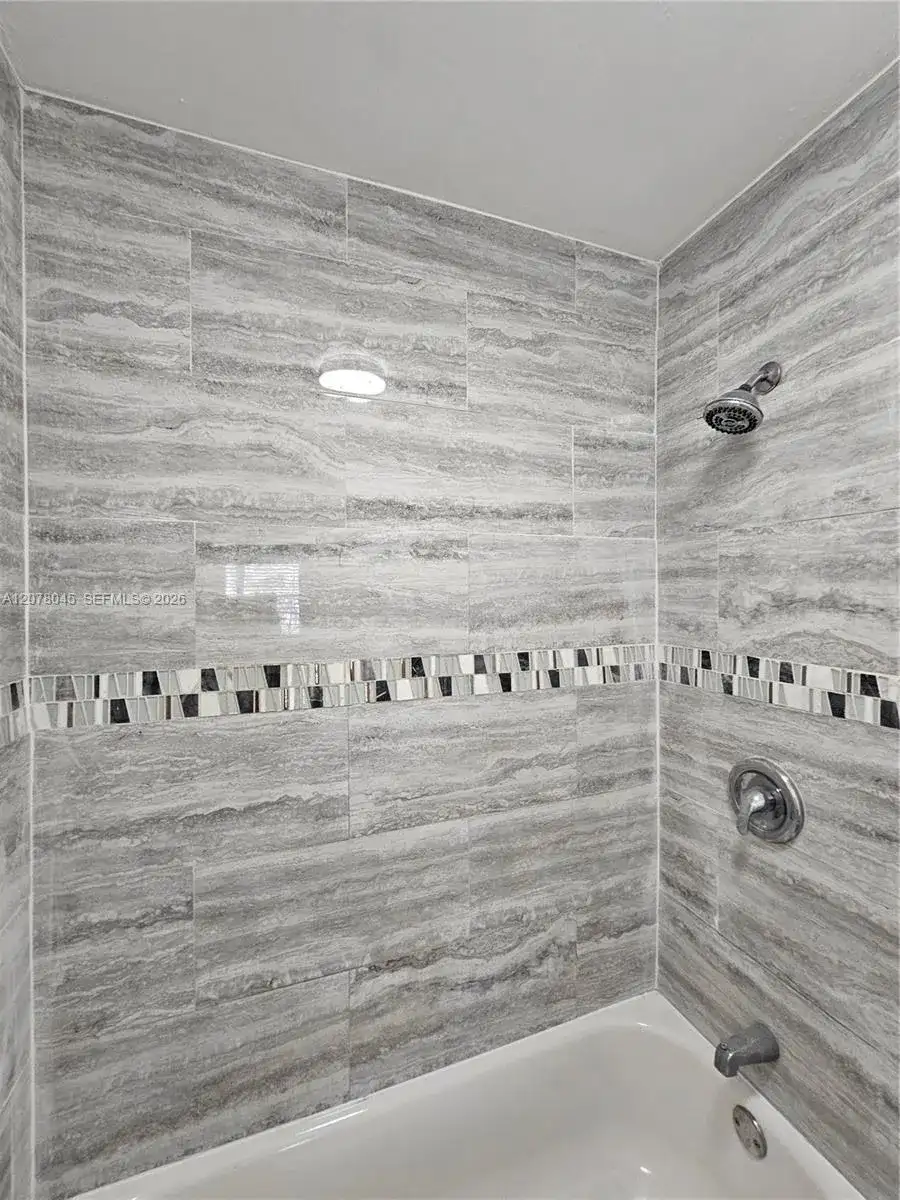 6580 W 27th Ct # 24, Hialeah FL 33016 photo 4