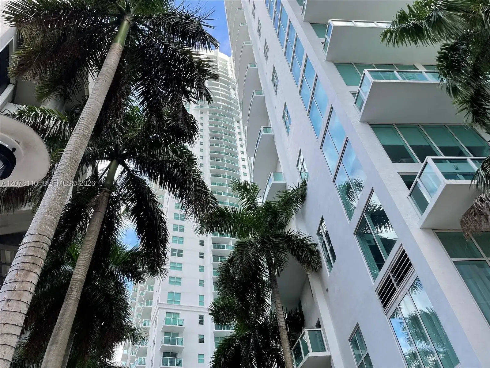 31 SE 5th St # 2805, Miami FL 33131 photo 2