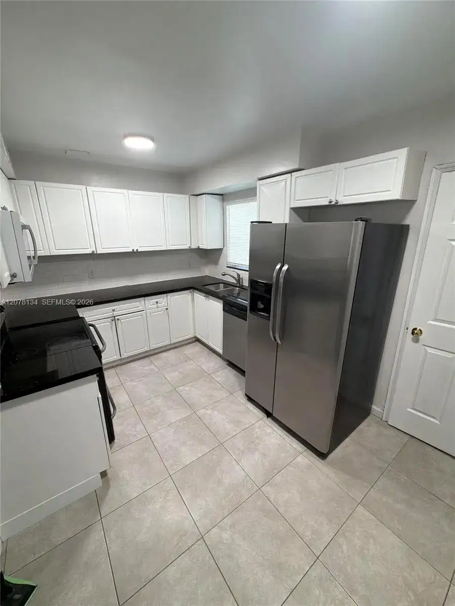942 NW 11th Ct, Fort Lauderdale FL 33311 photo 2