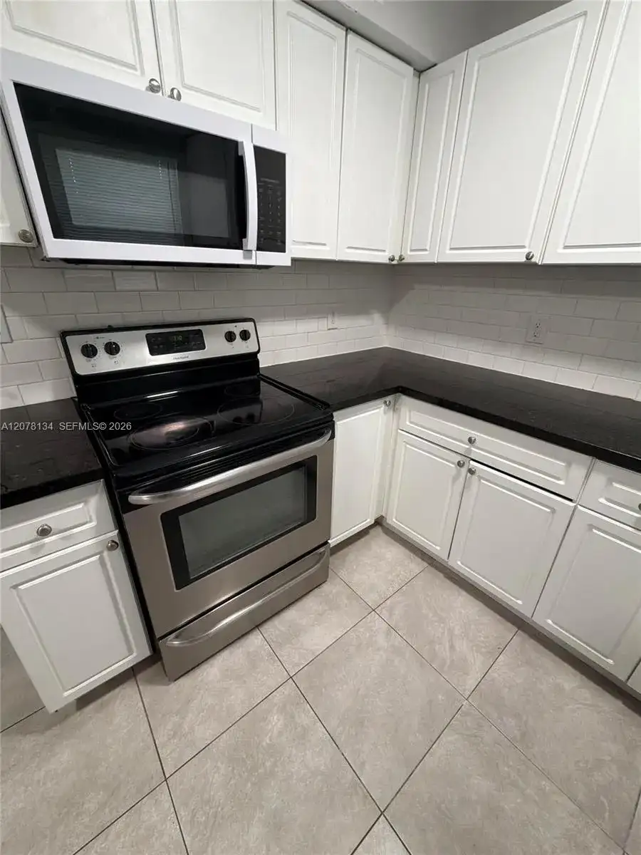 942 NW 11th Ct, Fort Lauderdale FL 33311 photo 3