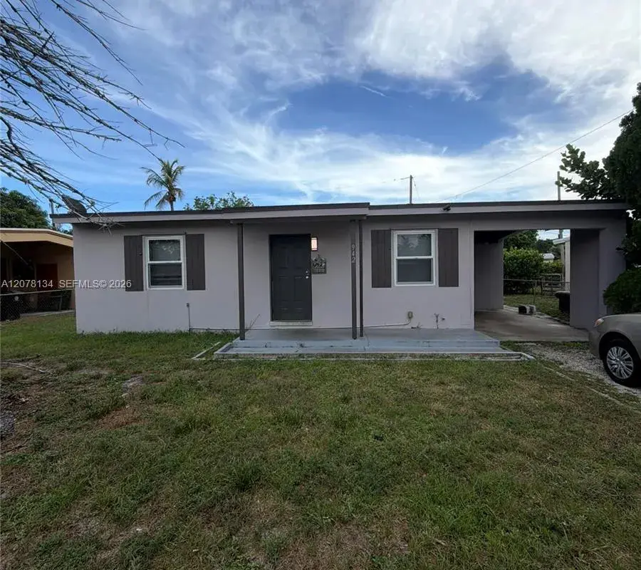 942 NW 11th Ct, Fort Lauderdale FL 33311
