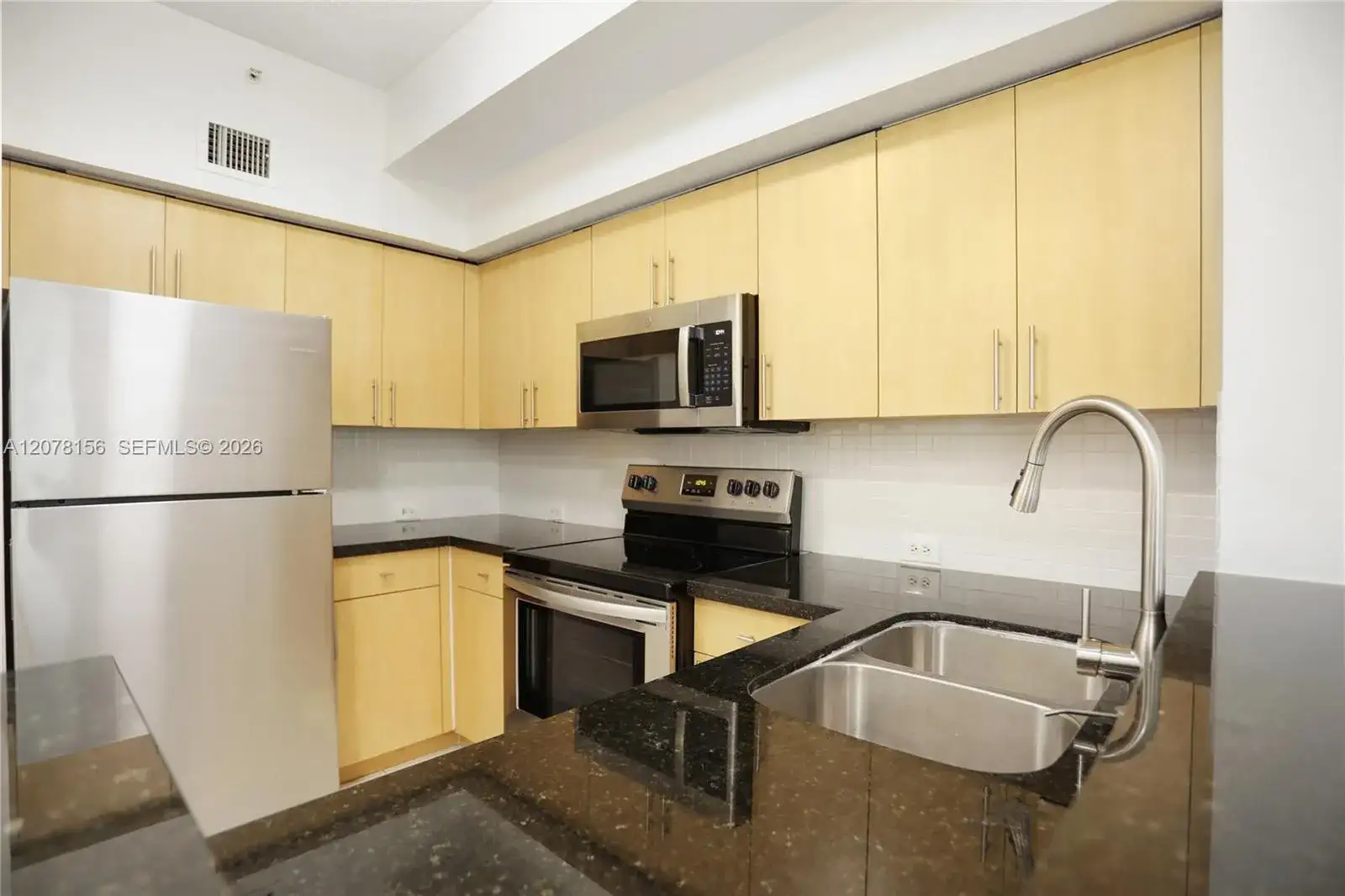 2941 NE 185th St # 1305, Miami FL 33180 photo 4