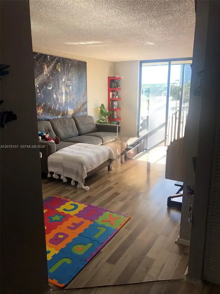 16851 NE 23rd Ave # B402, North Miami Beach FL 33160 photo 2