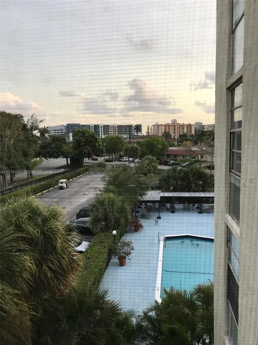 16851 NE 23rd Ave # B402, North Miami Beach FL 33160 photo 3