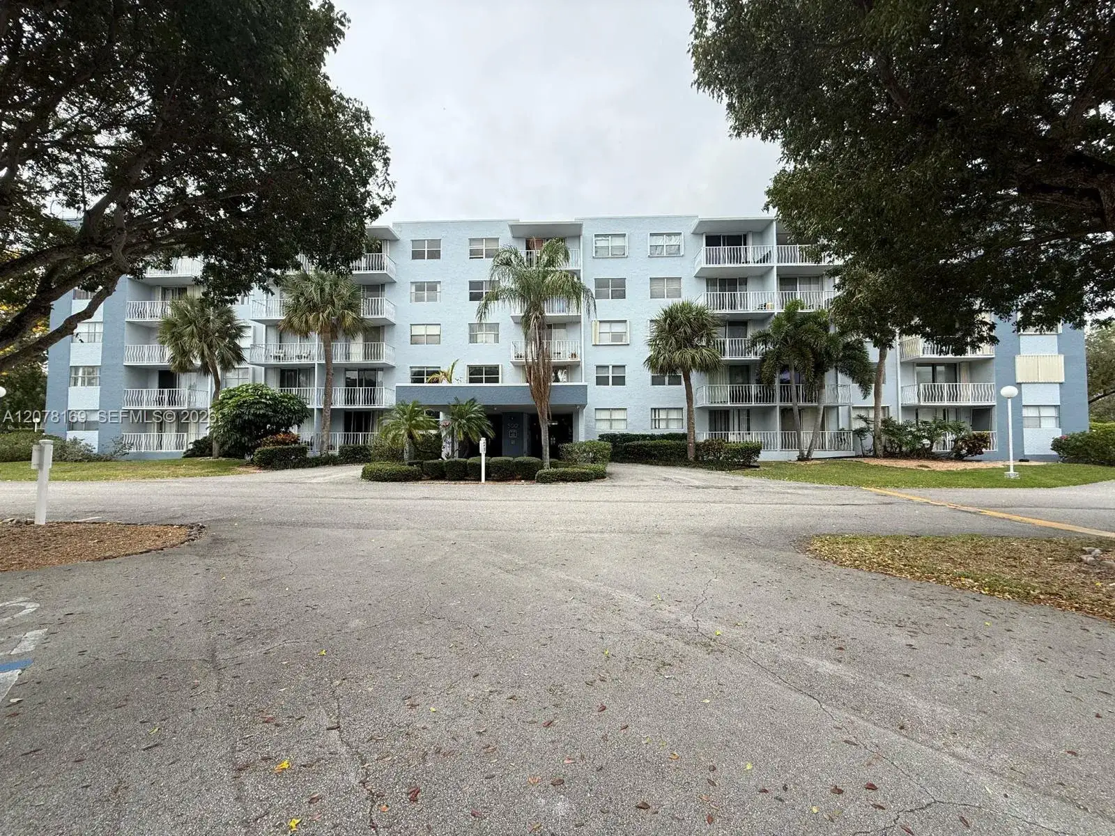 500 Executive Center Dr # 4J, West Palm Beach FL 33401