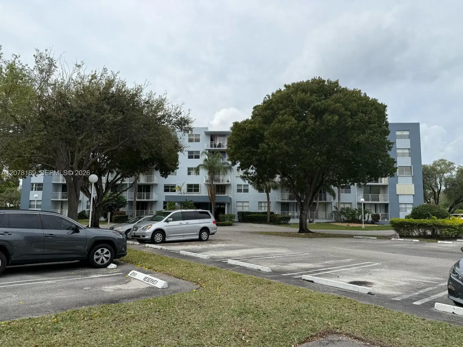 500 Executive Center Dr # 4J, West Palm Beach FL 33401 photo 2