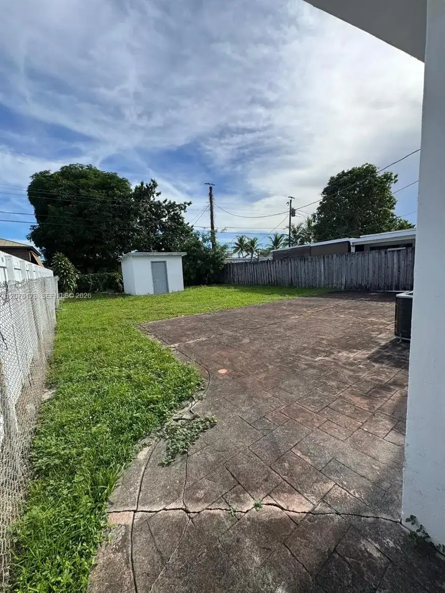 550 E 29th St, Hialeah FL 33013 photo 4