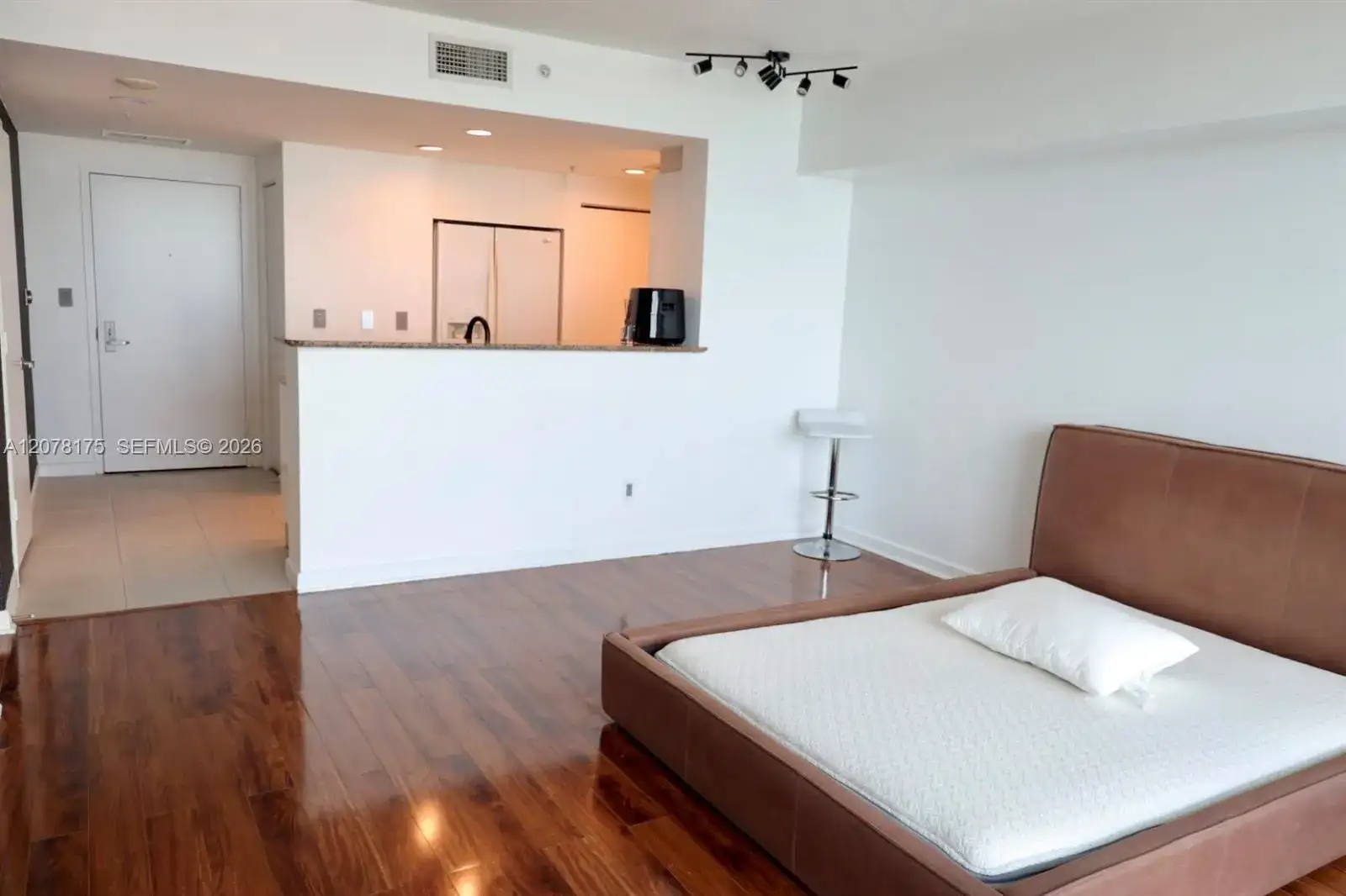 325 S Biscayne Blvd # 4220, Miami FL 33131 photo 5