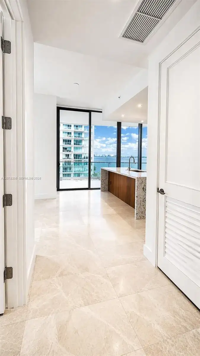 175 SE 25th rd # 504, Miami FL 33131 photo 3