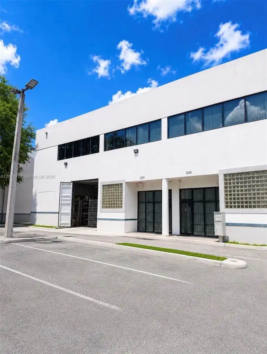 2250 NW 102nd Pl, Doral FL 33172