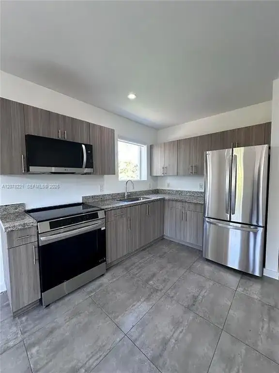 165 NW 39th St # 3, Miami FL 33127 photo 2