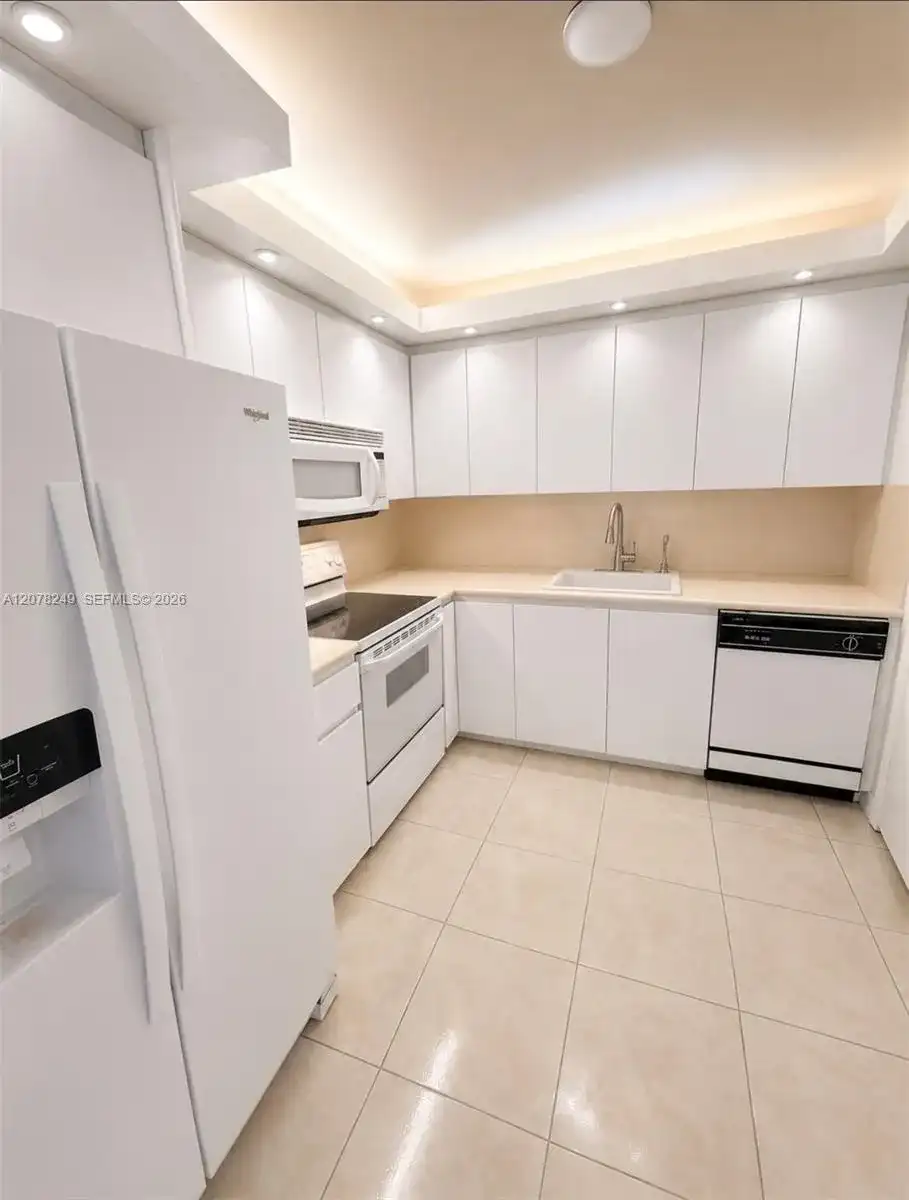 600 Three Islands Blvd # 1707, Hallandale Beach FL 33009