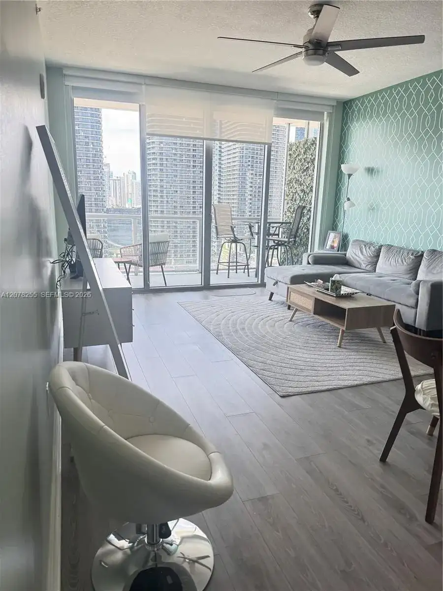 1111 SW 1st Ave, Miami FL 33130 photo 3