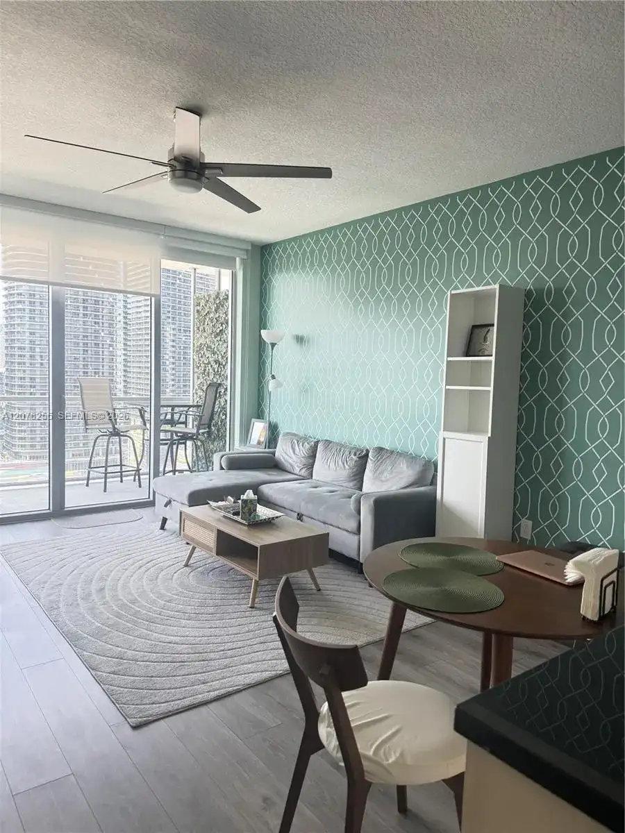1111 SW 1st Ave, Miami FL 33130 photo 4