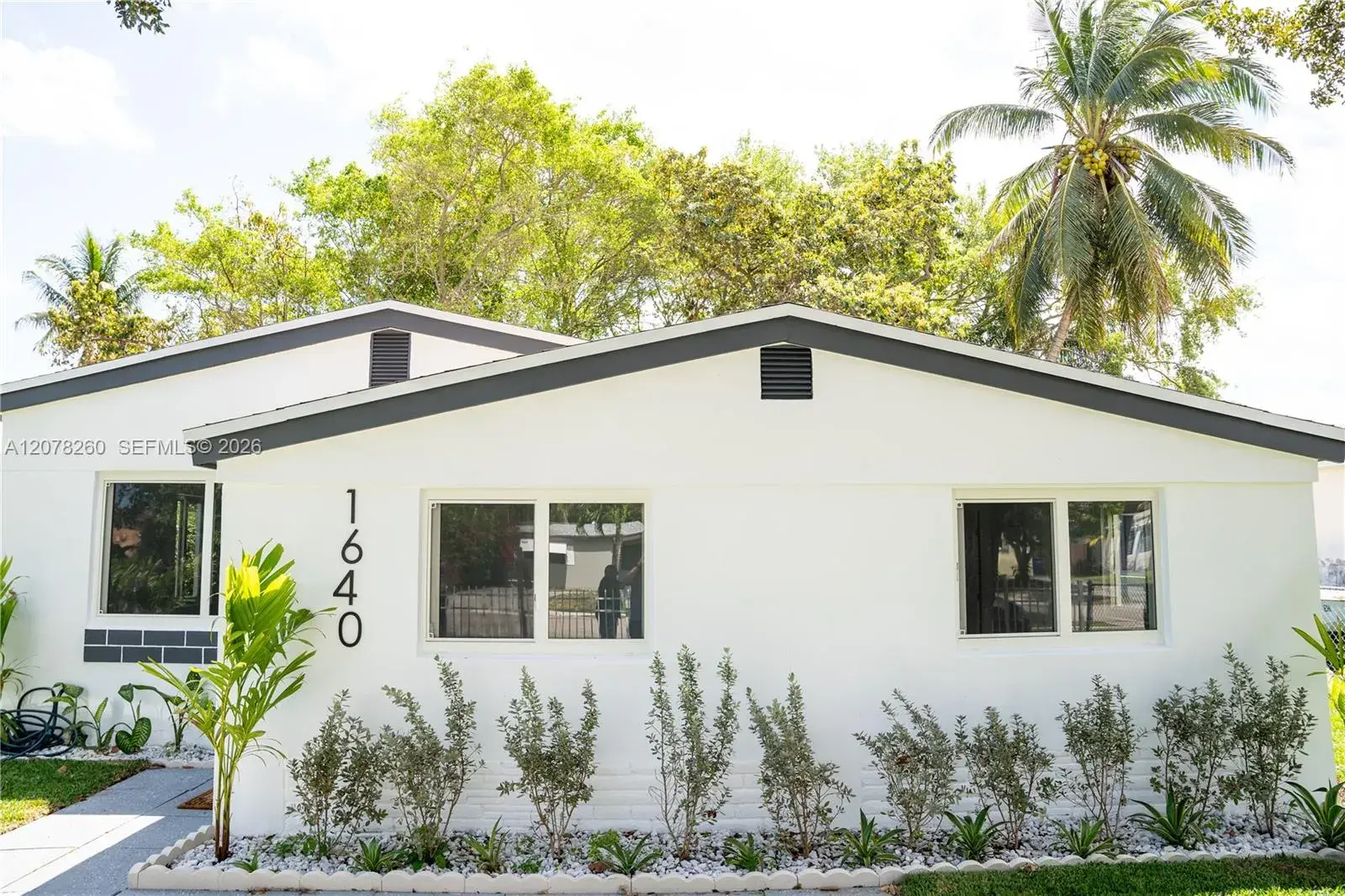 1640 NE 172nd St, North Miami Beach FL 33162