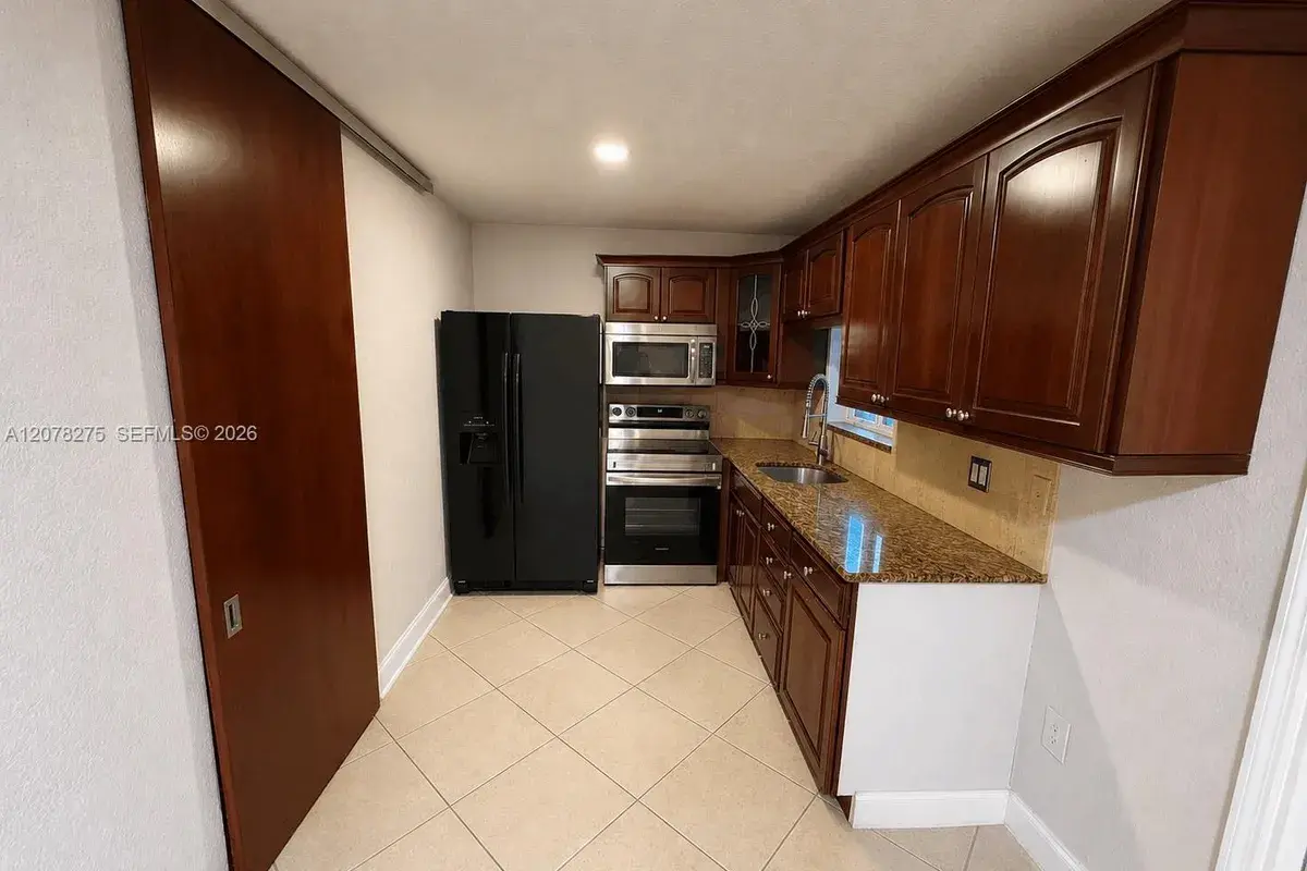 2000 Buchanan St # 4, Hollywood FL 33020