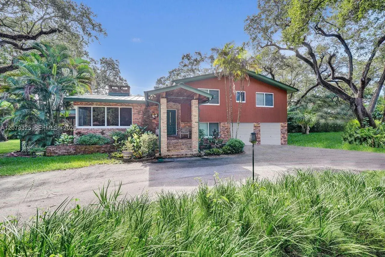 5500 Woodland LN, Dania Beach FL 33312