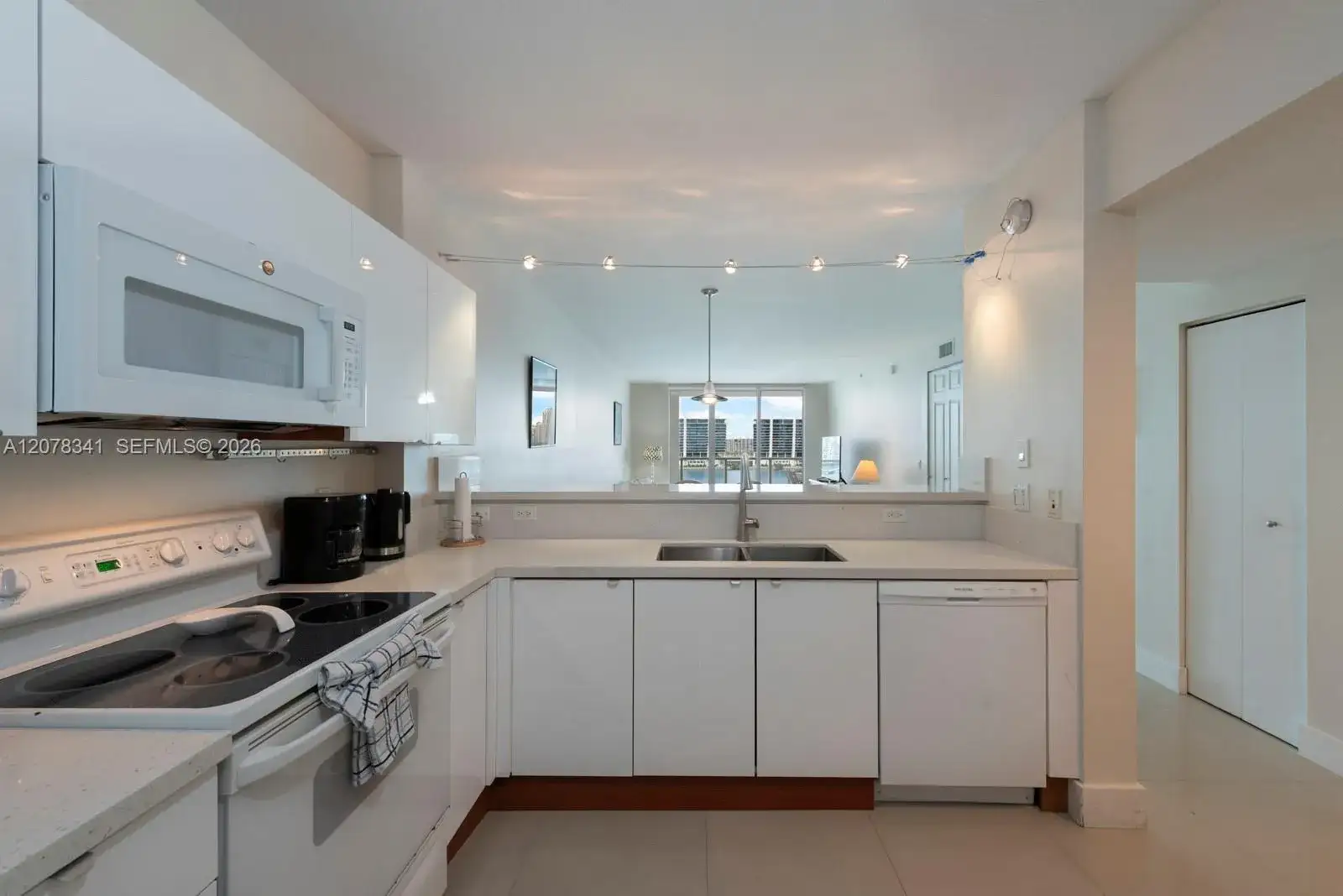 18100 N Bay Rd # 1009, Sunny Isles Beach FL 33160 photo 5