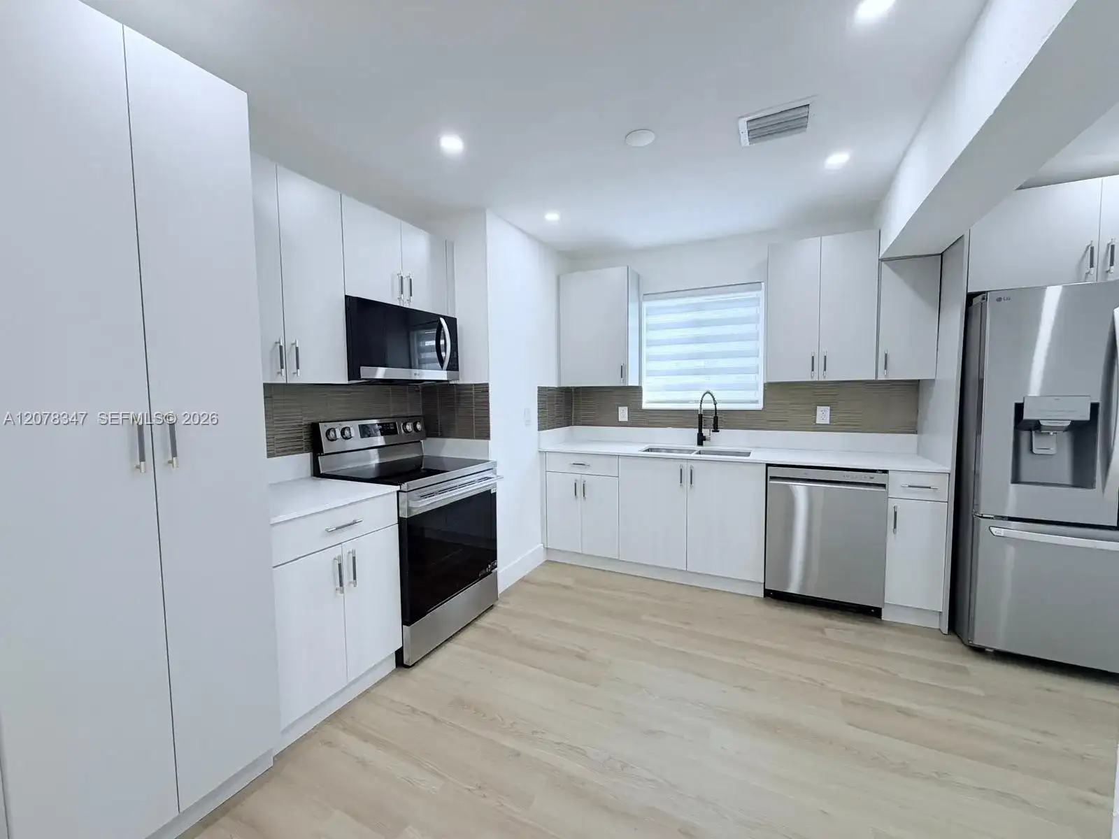 4130 NW 11th Ave, Oakland Park FL 33309 photo 5