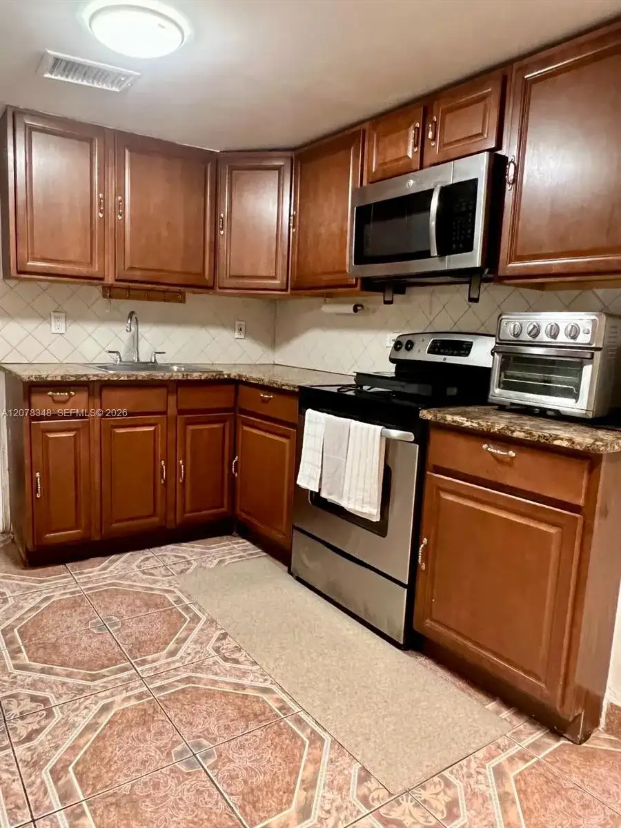 6725 N Miami Ave, Miami FL 33150 photo 3