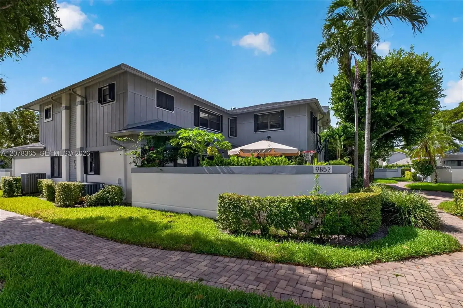 9852 NW 52nd Ter, Doral FL 33178 photo 4