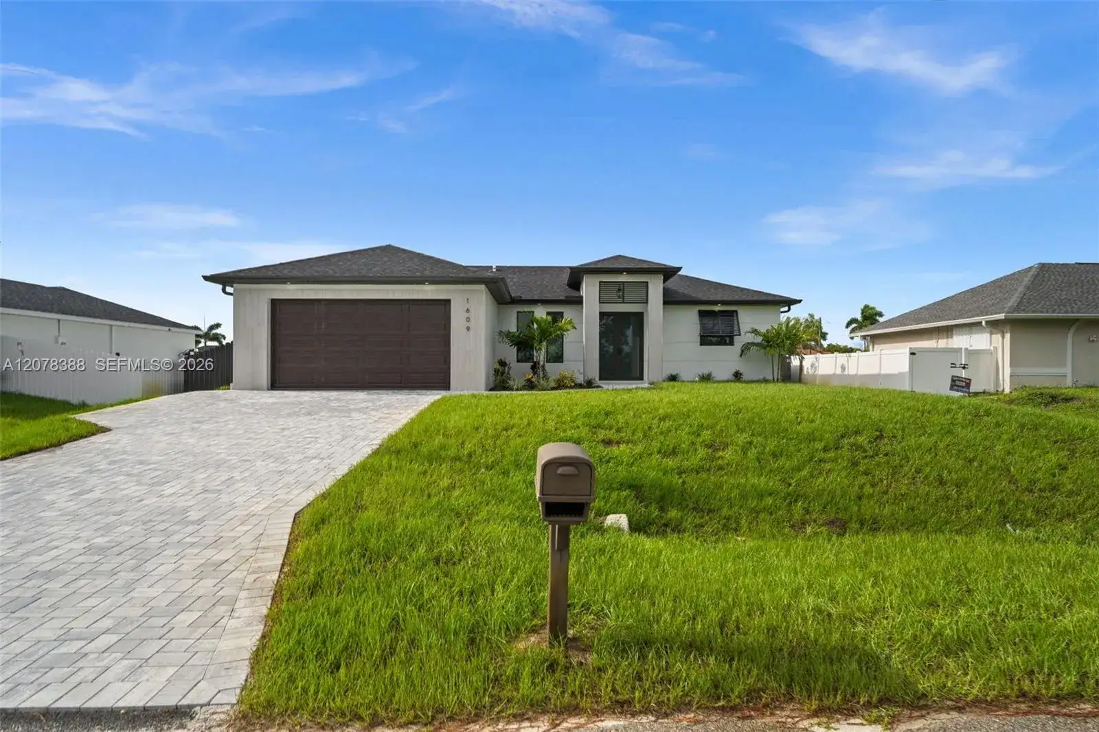 1609 NW 16th Ter, Cape Coral FL 33993 photo 2